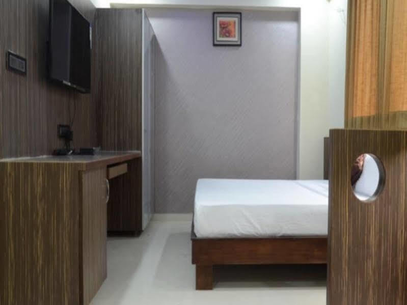 Fabhotel Kohinoor Plaza Ahmedabad Ngoại thất bức ảnh